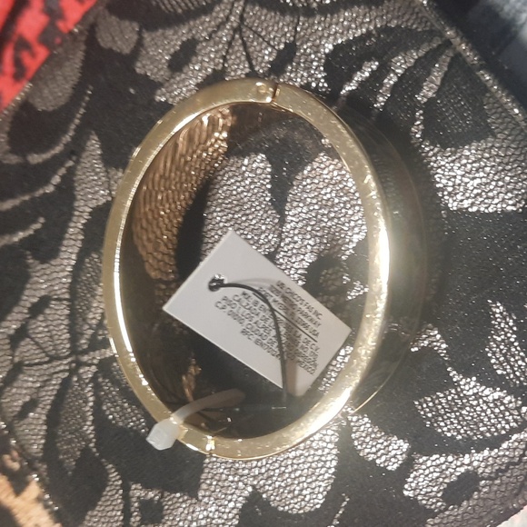 MULTI HOLIDAY BRACELET  NWT - Picture 4 of 8